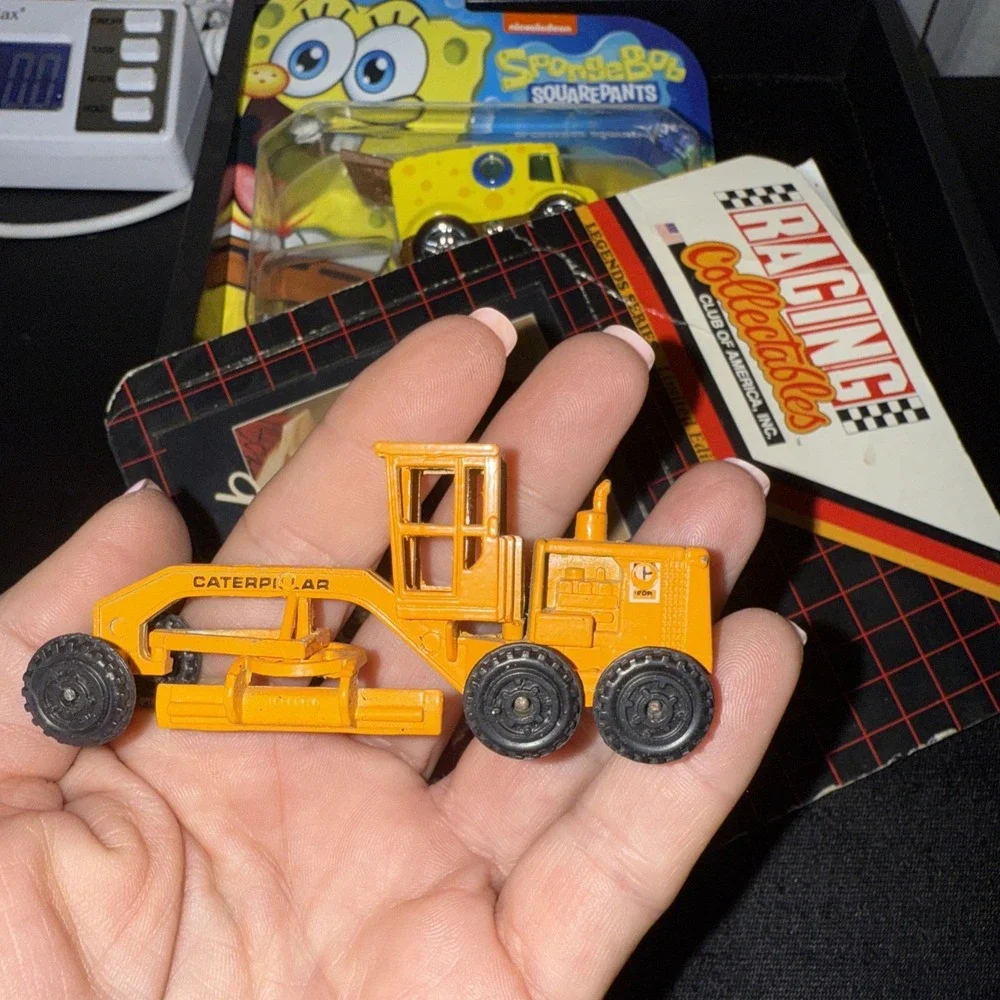 RUGGED ROAD GRADER AZTEC YELLOW CATERPILLAR BRAND WHEELS ROLL PERFECTLY Plus4157